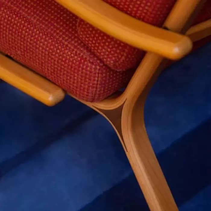 Fauteuil de salon design vintage en bois massif