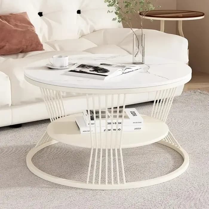 Table basse esthétique claire au sol