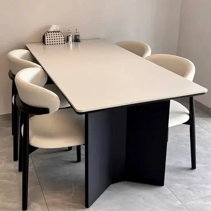 Chaises de cuisine, table à manger moderne
