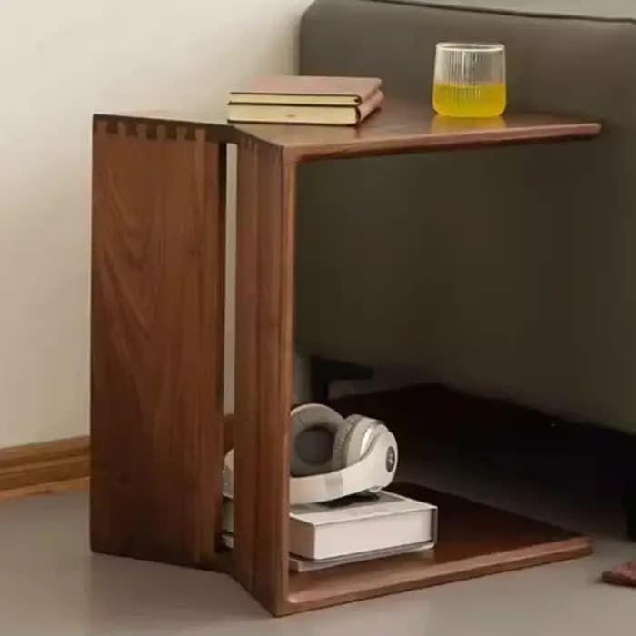 Table d'appoint nordique en forme de C