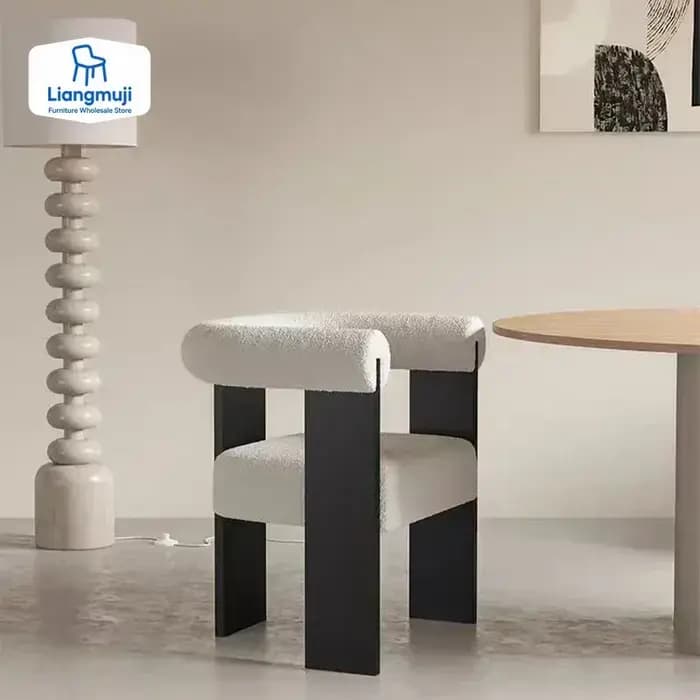 Chaise de salle à manger légère et luxueuse en bois massif, Restaurant d'hôtel rétro en peau d'agnea