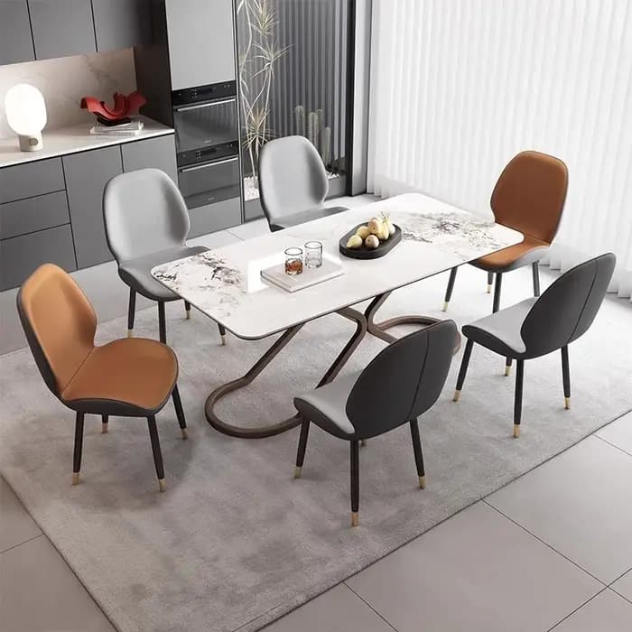 Chaise de salle à manger moderne, design ergonomique blanc et marron avec structure en métal, siège