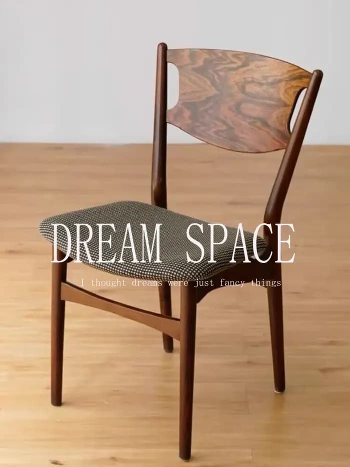Chaise de salle à manger en bois massif de style médiéval