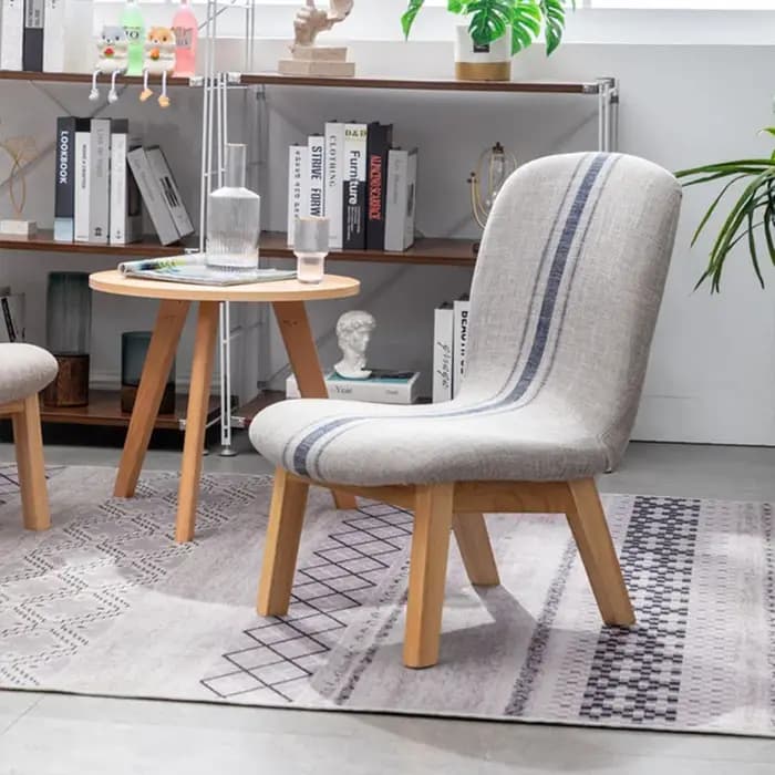 Chaise à dossier en bois massif