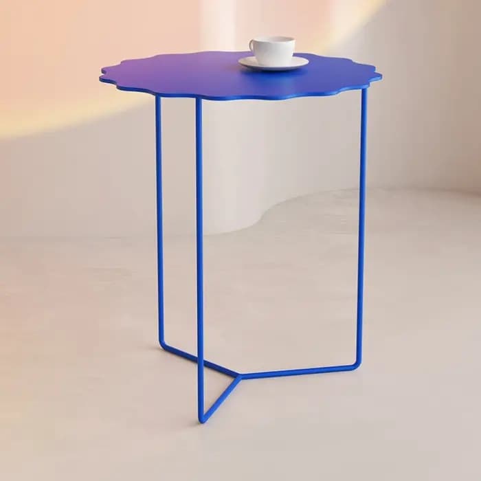 Table basse nordique ondulée bleue
