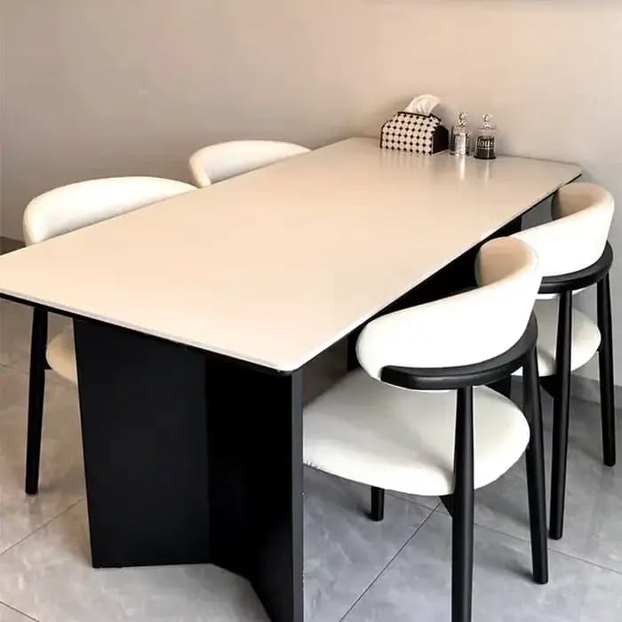 Chaises de cuisine, table à manger moderne