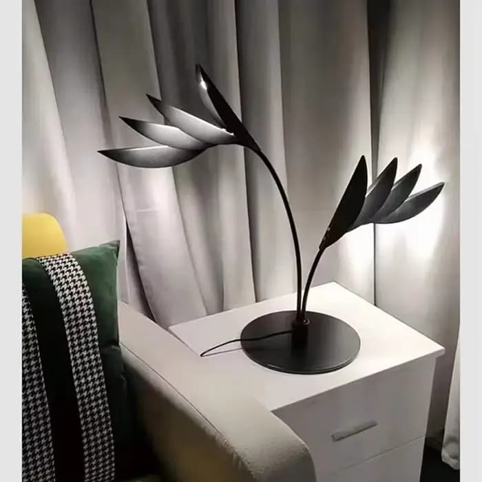 Lampe autoportante en forme de cuir chevelu flamant rose