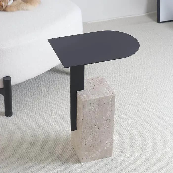 Table d'appoint en forme de C