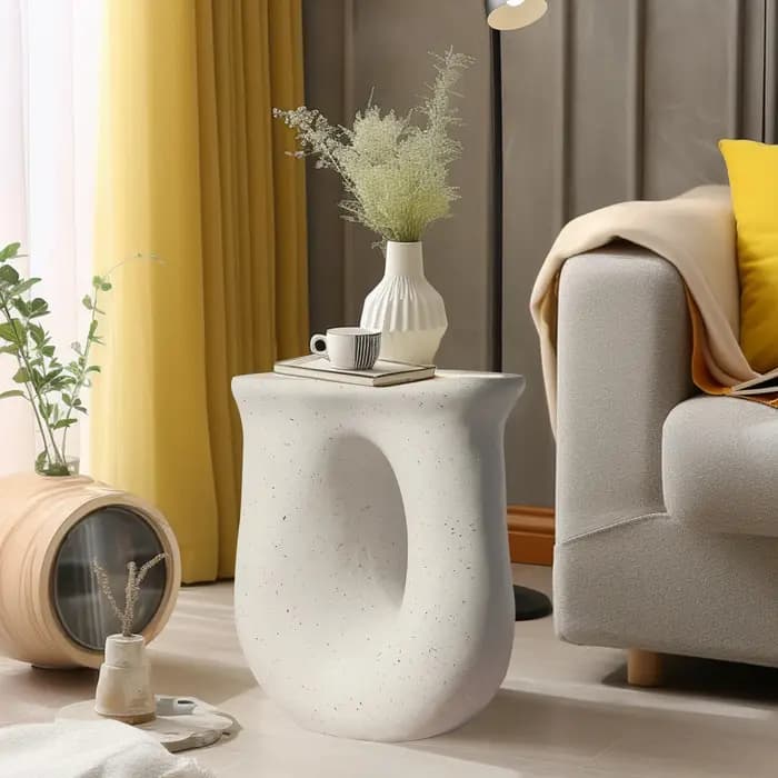 Table d'appoint géométrique en forme de U
