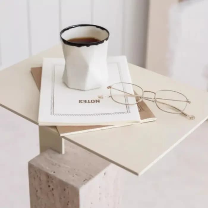 Table d'appoint industrielle pour couloir et salon