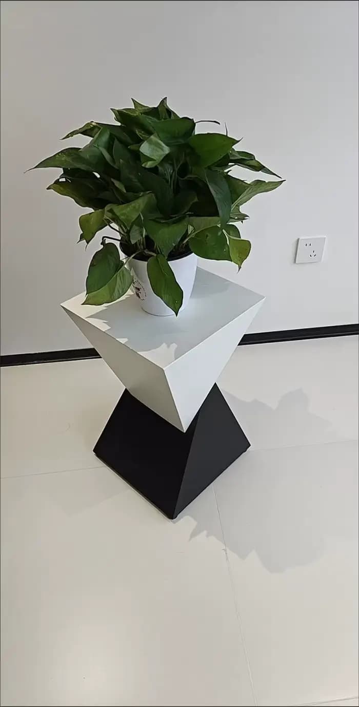 Table d'appoint minimaliste de luxe à la française