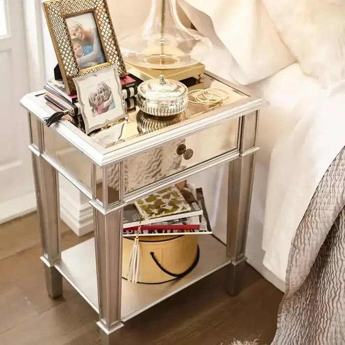 Table d'appoint miroir argentée pour salon chambre