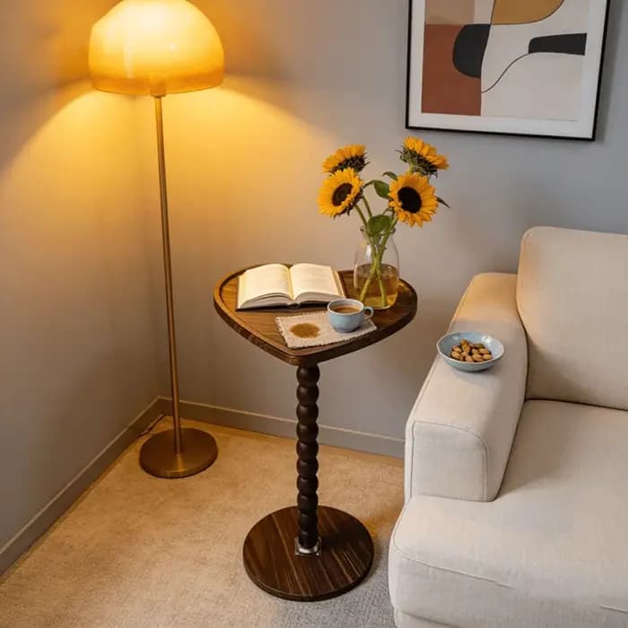 Table d'appoint en forme de cœur