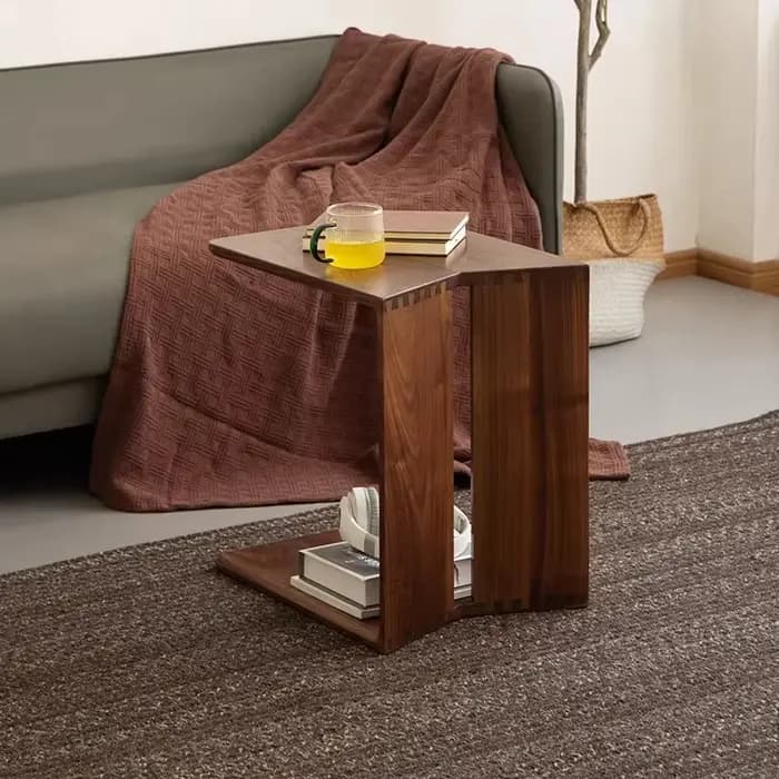 Table d'appoint nordique en forme de C