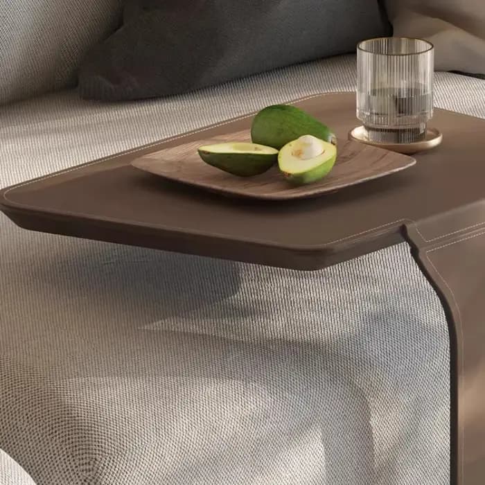 Table d'appoint en cuir en forme de C