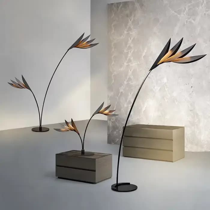 Lampe autoportante en forme de cuir chevelu flamant rose