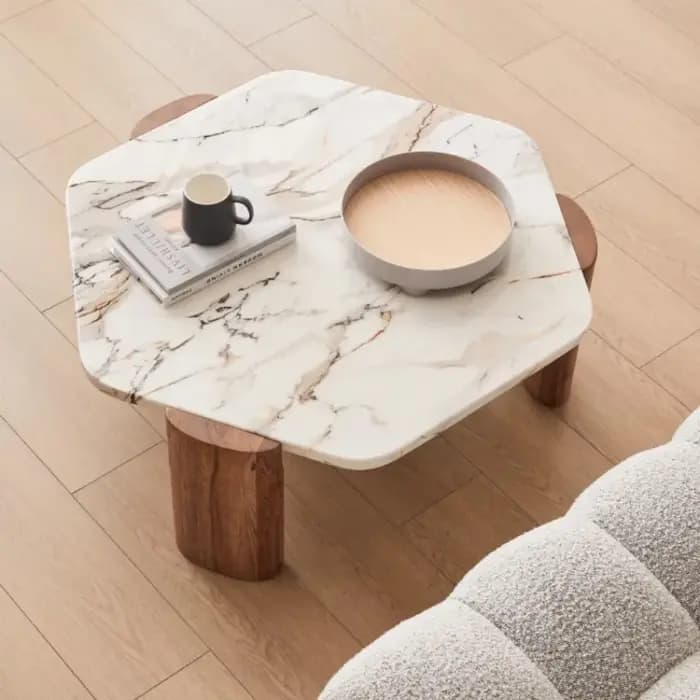 Table basse à affichage irrégulier