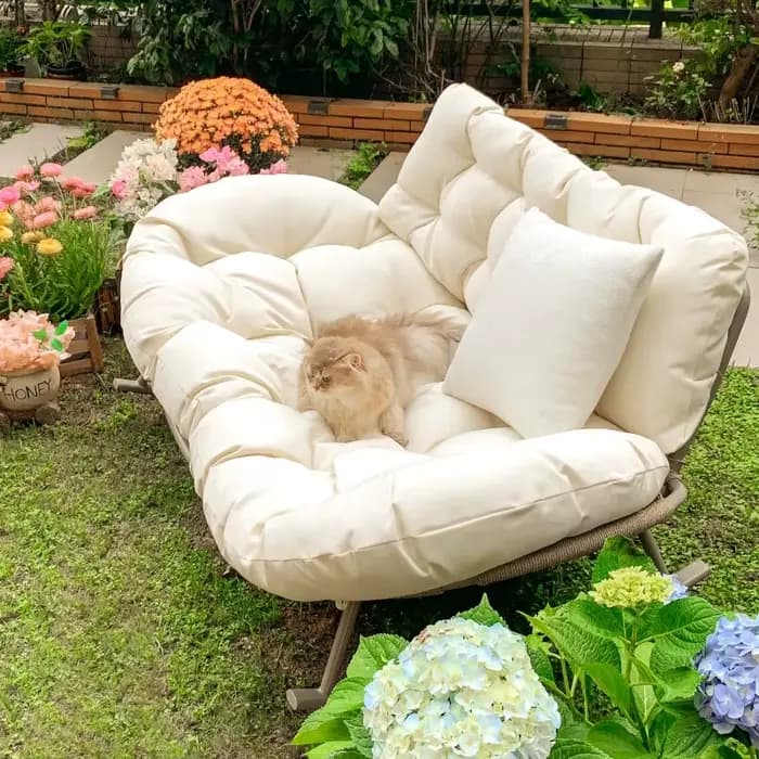 Chaise ergonomique moderne avec repose-pieds
