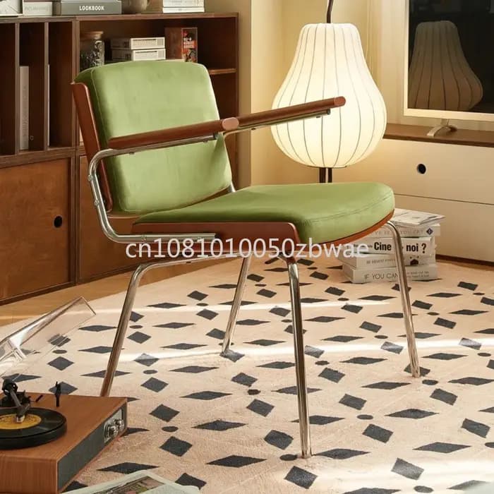Fauteuil de style vintage en bois massif avec assise rembourrée
