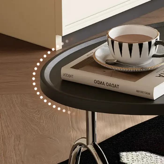 Tables d'appoint ovales noires en métal avec roulettes