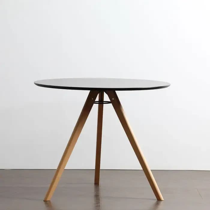 Table à manger ronde élégante avec pieds en bois massif pour les petits espaces