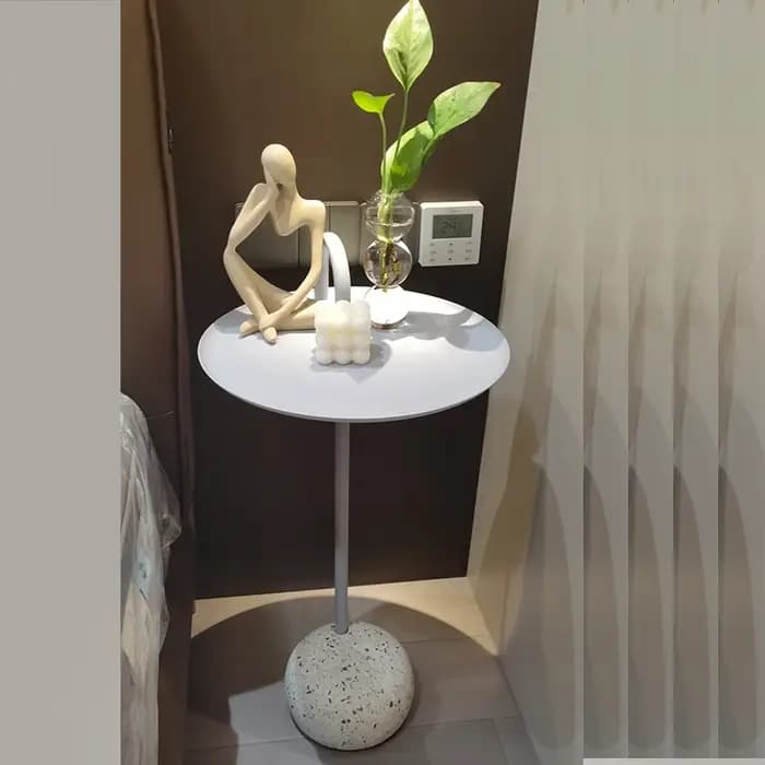 Petite Table basse artistique Unique, coin de canapé, tendance, balcon, Table de chevet pour espaces compacts, Table décorative de chambre à coucher