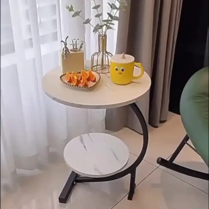 Petite table simple pour chambre à coucher