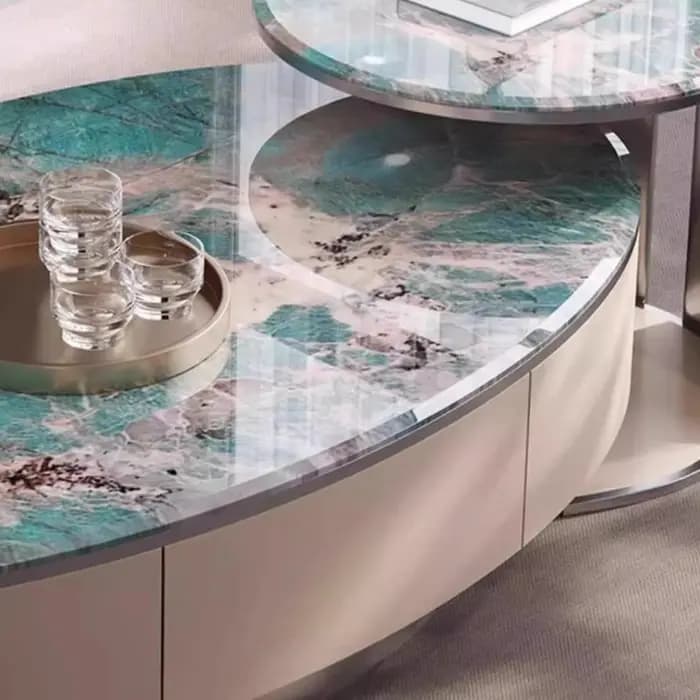 Table basse ovale de luxe en marbre avec cadre en bois et base métallique