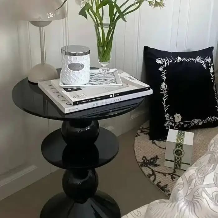 Table d'appoint créative, petite table ronde de couleur simple pour tomates sur bâtons modernes