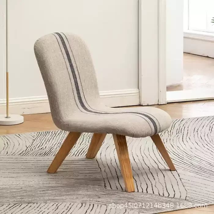 Chaise à dossier en bois massif