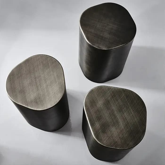 Table basse en acier graphite antique au design italien moderne