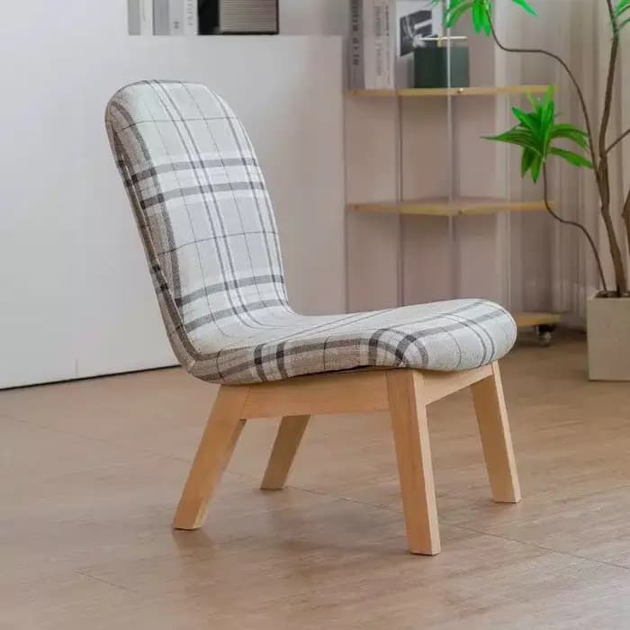 Chaise à dossier en bois massif