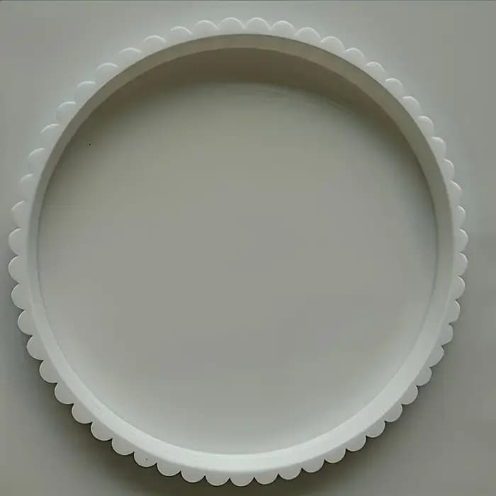 Plateau de table basse rond blanc ondulé
