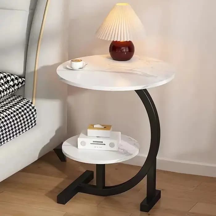 Petite table simple pour chambre à coucher