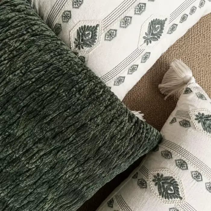 Housse de coussin bohème vert sauge et crème