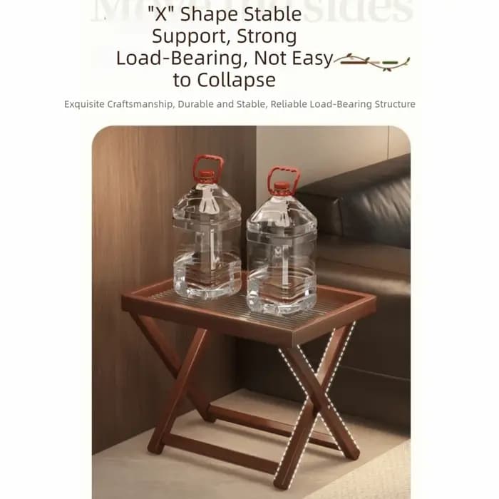 Petite table en bois avec base robuste
