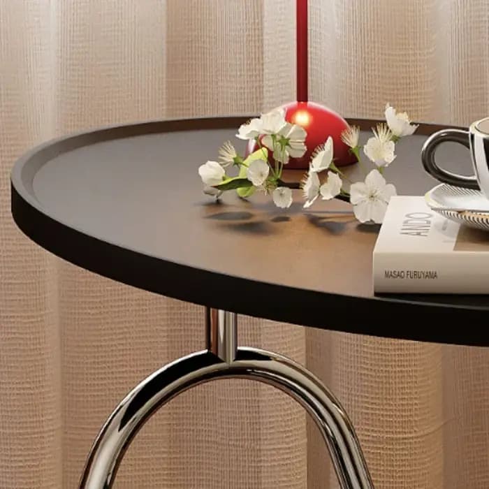 Tables d'appoint ovales noires en métal avec roulettes