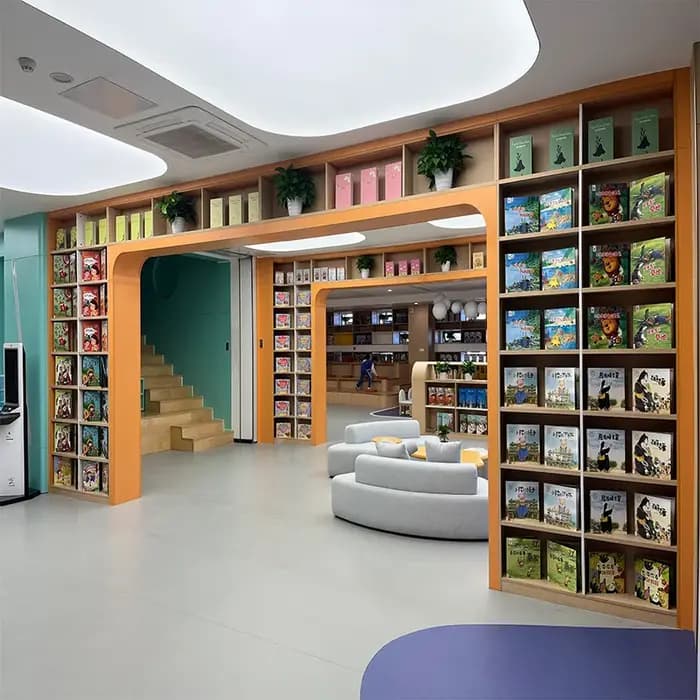 Bibliothèque du sol au plafond en bois massif