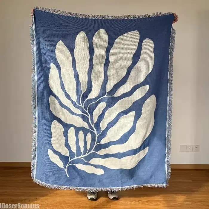 Couverture de canapé décontractée bleue avec glands