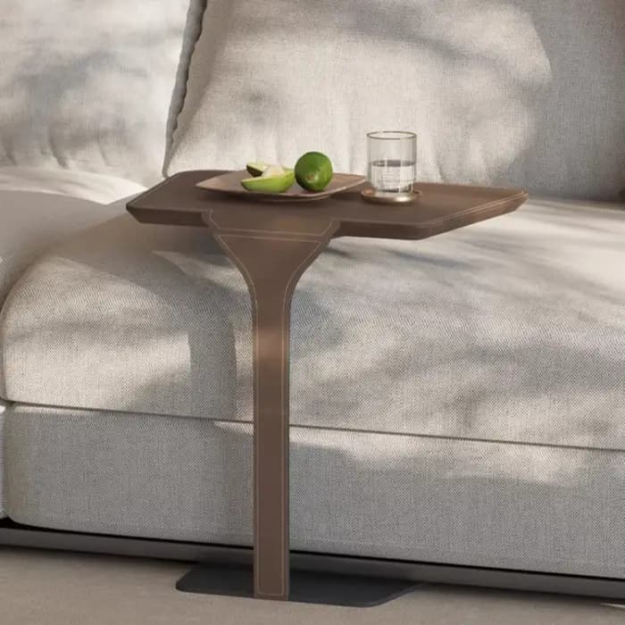 Table d'appoint en cuir en forme de C