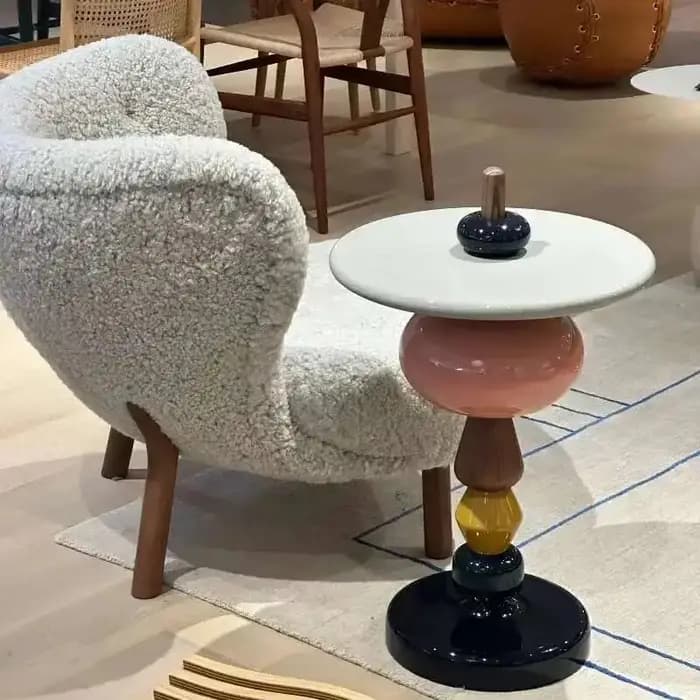 Table d'appoint créative, petite table ronde de couleur simple pour tomates sur bâtons modernes