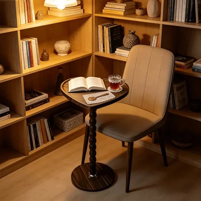 Table d'appoint en forme de cœur