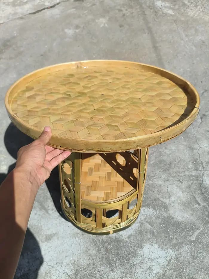 Petite Table à manger ronde faite à la main