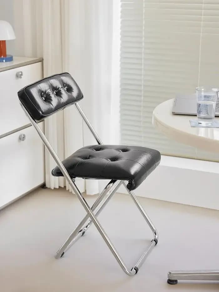 Chaise pliante nordique en cuir huilé et métal