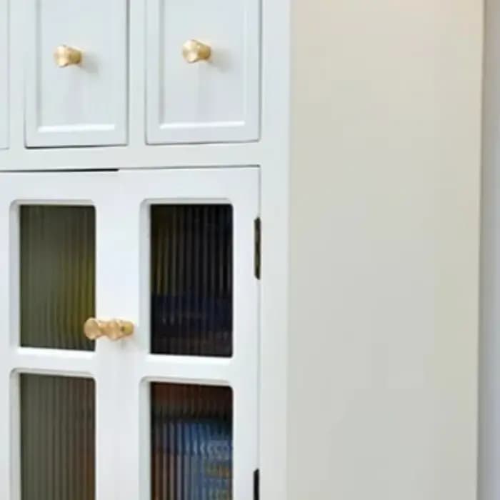 Armoire de salon artisanale au sol