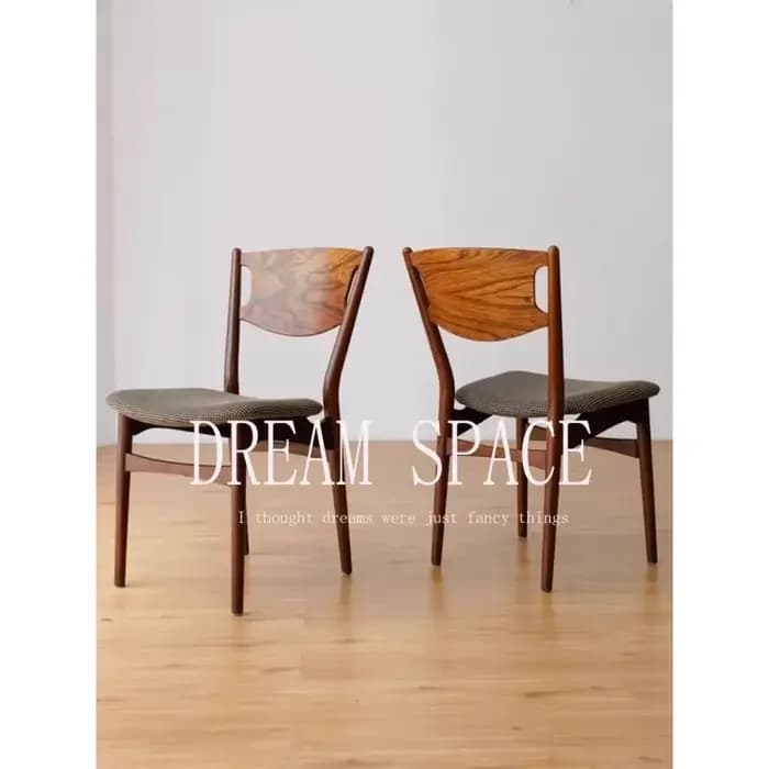 Chaise de salle à manger en bois massif de style médiéval