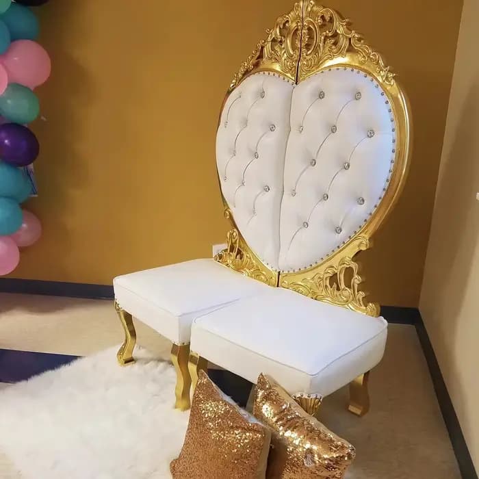 Canapé deux places en forme de cœur de luxe pour mariée et marié