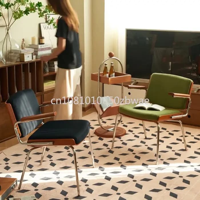 Fauteuil de style vintage en bois massif avec assise rembourrée