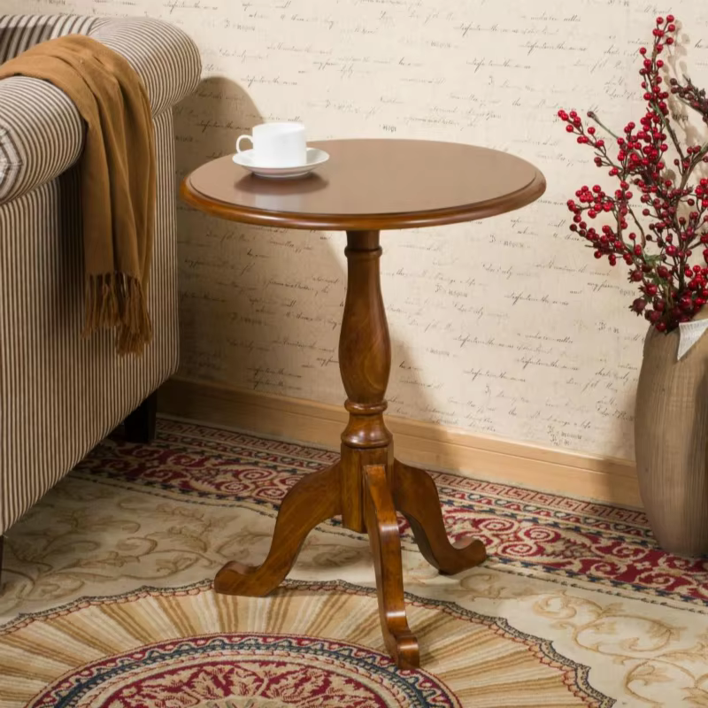 Petite table ronde en bois massif