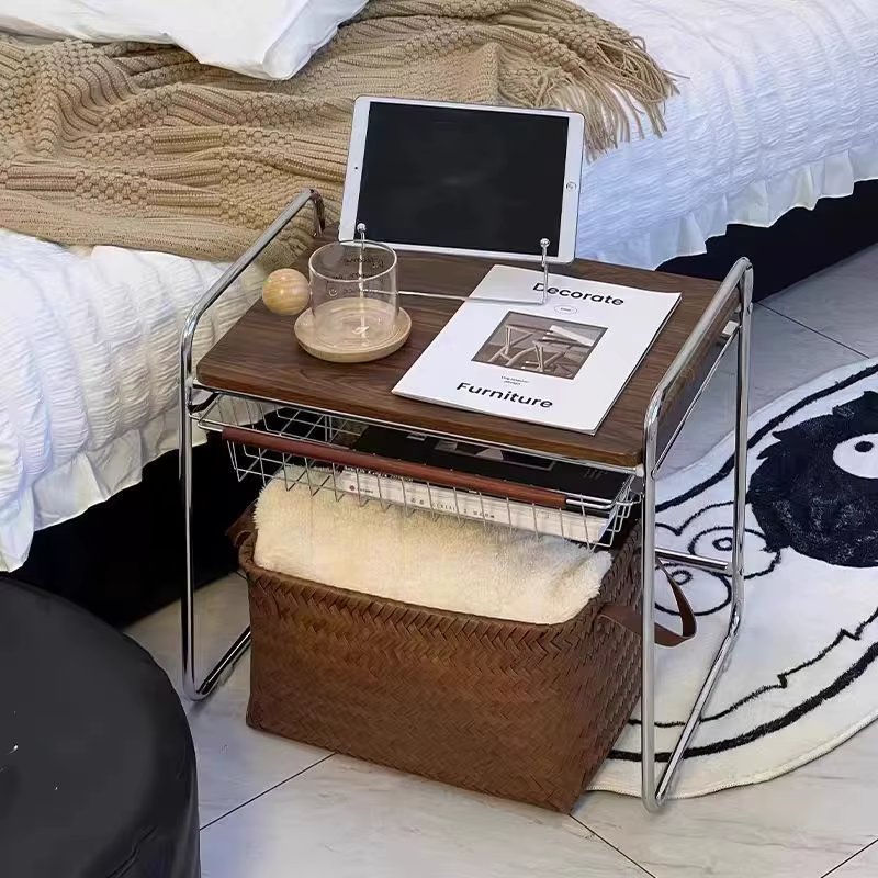 Table basse crème simple pour salon de maison de location